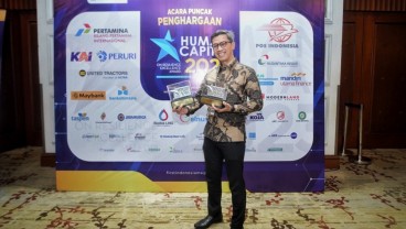 Dirut Bank BJB Syariah Raih The Best CEO Focus on Human Capital