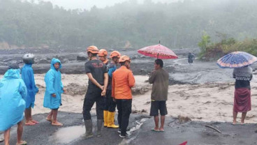 Lumajang Diterjang Banjir Lahar Dingin Semeru, Warga Berlarian, 3 Jembatan Putus