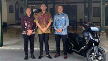 ALVA Beri Motor Listrik ke KGPAA Mangkunegara X sebagai Bentuk Penerapan Green Energy