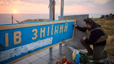 Peringati 500 Hari Perang Rusia-Ukraina, Zelensky Kunjungi Pulau Ular di Laut Hitam