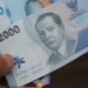 Viral Tarik Uang di ATM yang Keluar Uang Rp2 Ribuan, Kok Bisa?