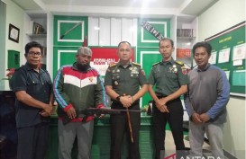 TNI Amankan Tiga Buah Mortir dan Senjata Api Rakitan dari Warga di Maluku
