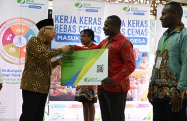 Wapres Serahkan 20.000 Kartu BPJS Ketenagakerjaan di Papua