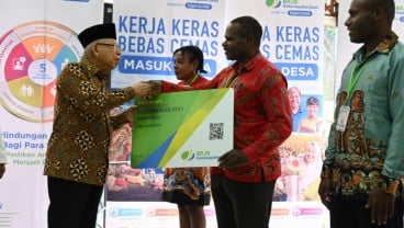 Wapres Serahkan 20.000 Kartu BPJS Ketenagakerjaan di Papua