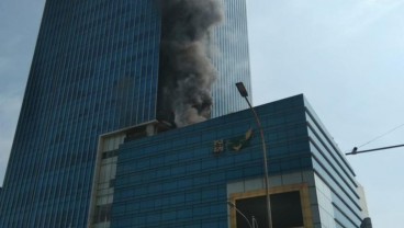 Damkar Padamkan Api di Gedung K-Link, Jakarta Selatan