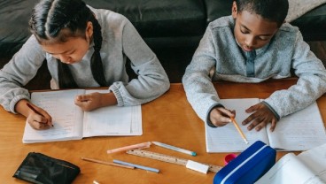 5 Contoh Cerita Liburan Sekolah Singkat dan Tips Membuatnya