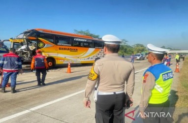 Kecelakaan Beruntun di Tol Batang Melibatkan Bus