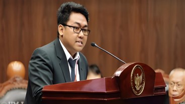 Sosok Ibnu Sina Chandranegara, Salah Satu Profesor Bidang Hukum Termuda di Indonesia