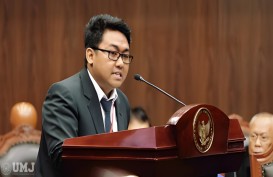 Sosok Ibnu Sina Chandranegara, Salah Satu Profesor Bidang Hukum Termuda di Indonesia