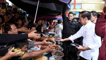 Penjelasan Istana Soal Paspampres Tarik Bupati Bengkulu Utara saat Dampingi Jokowi