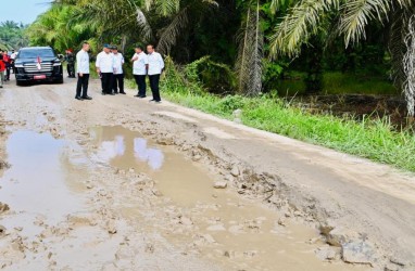 Jokowi Bandingan Kemantapan Jalan di Jawa dan Sumatra, Begini Kondisinya