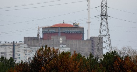 Pembangkit Listrik Tenaga Nuklir Zaporizhzhia di luar Kota Enerhodar di wilayah Zaporizhzhia, Ukraina yang dikuasai Rusia, 24 November 2022. REUTERS/Alexander Ermochenko/File Foto