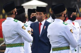 Jokowi Lantik 833 Perwira TNI-Polri di Istana Merdeka
