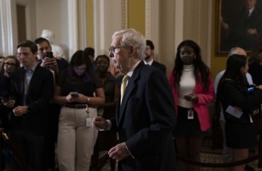 Senator Senior Partai Republik AS Mitch McConnell Tiba-Tiba Terdiam saat Konferensi Pers