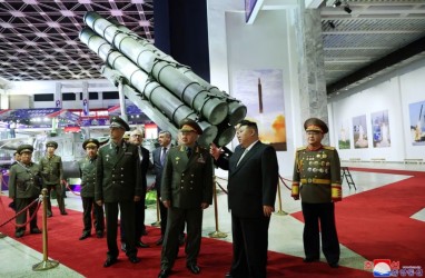 Bertemu Menhan Rusia, Kim Jong Un Pamer Rudal Balistik Terbaru