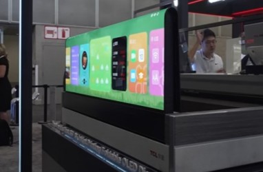 TCL Keluarkan Prototipe TV Lipat, Layar Bisa Dijadikan Meja