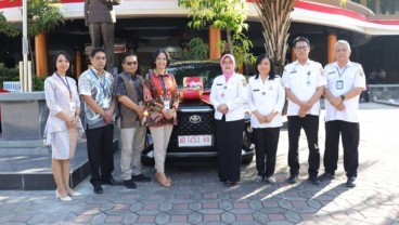 Bank Jateng Serahkan Bantuan Mobil Operasional Layanan Kesehatan ke RSUD Sukoharjo