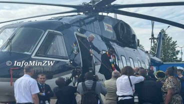 Vladimir Putin Beri Hadiah Presiden Zimbabwe Helikopter Buatan Rusia