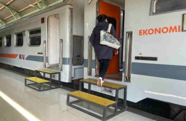 KAI Turunkan Kapasitas Commuter Line Wilayah 8 Jadi 120 Persen