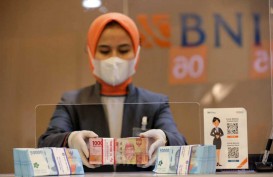 Rupiah Melemah setelah Fitch Turunkan Peringkat Kredit AS