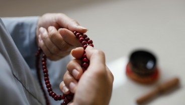Bacaan Sholawat Busyro Lengkap, Keutamaan, dan Artinya