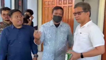 Manasuka Bahasa Kritik ala Rocky Gerung