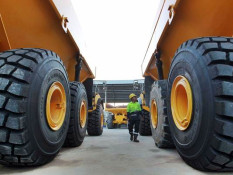 Top 5 News Bisnisindonesia.id : Ban Alat Berat s/d Bank Jepang