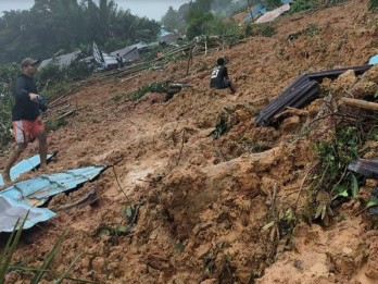 Keluarga Pasrah Pencarian Korban Longsor di Cianjur Dihentikan