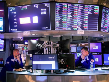 Wall Street Melemah Tertekan Saham Apple dan Data Tenaga Kerja AS