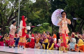 Jokowi Resmi Buka Acara Istana Berkebaya di Istana Negara