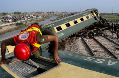 Tragedi 10 Gerbong Kereta Api di Pakistan Tergelincir yang Tewaskan 32 Orang