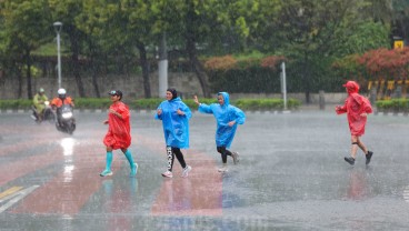 Cuaca Jakarta Hari Ini 8 Agustus, Hujan Disertai Kilat dan Angin Kencang