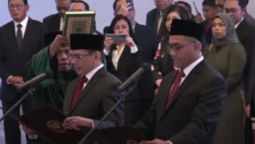 Sah! Agusman dan Hasan Fawzi Dilantik jadi Dewan Komisioner OJK