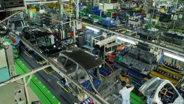 Elektrifikasi ala Toyota, Baterai Lokal van Karawang