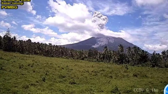 Gunung Ibu di Maluku Utara Erupsi, Kolom Erupsi 1.000 Meter