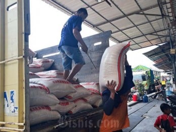 Diam-Diam, Harga Beras Pasar Cipinang Melonjak Rp1.000 per Kg