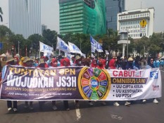 Urung Kepung Patung Kuda, Massa Demo Buruh Blokade Jalan Thamrin