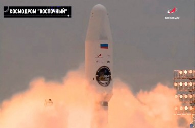 Rusia Luncurkan Pesawat Luar Angkasa dalam Misi Mendarat dan Mencari Air di Bulan