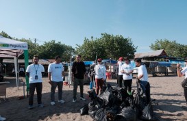 Pegadaian Bersama Milenial dan Masyarakat Kota Makassar Berhasil Kumpulkan 708 Kg Sampah di Pantai Tanjung Bayang