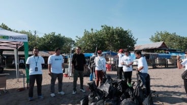 Pegadaian Bersama Milenial dan Masyarakat Kota Makassar Berhasil Kumpulkan 708 Kg Sampah di Pantai Tanjung Bayang