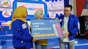 Pengunjung di GIIAS 2023 Mendapatkan Tumbler Corkcicle dari Maucash