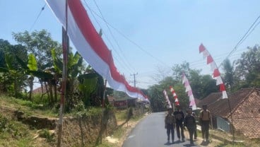 Bupati Hengky Terharu Ada Merah Putih Terpanjang di Jabar Terbentang 1.750 Meter