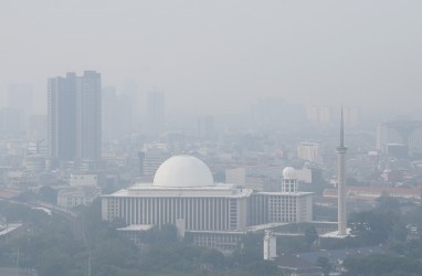 Kualitas Udara Memburuk, Jokowi Berencana Terapkan Sistem Kerja Hibrida