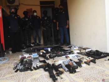 Densus 88 Temukan 16 Pucuk Senjata di Rumah Terduga Teroris Karyawan KAI