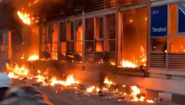 Transjakarta Siapkan Halte Sementara Usai Halte Tendean Terbakar