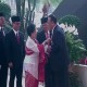 Momen Megawati Rapikan Dasi Ketua KPK Firli Bahuri sebelum Sidang MPR 2023