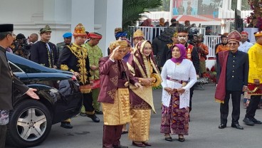 Upacara HUT ke-78 RI, Wapres Maruf Amin Kenakan Baju Adat Padang