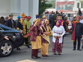 Upacara HUT ke-78 RI, Wapres Maruf Amin Kenakan Baju Adat Padang