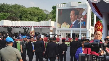 Semringah Jokowi Nonton Kahitna Bawakan "Mantan Terindah" dan "Soulmate"