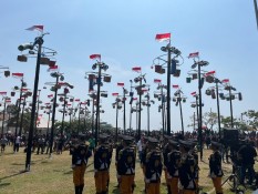 HUT Ke-78 RI, 256 Orang Meriahkan Lomba Panjat Pinang di Ancol